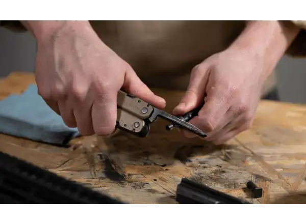 Leatherman Super Tool 300M Multitool - Coyote Tan