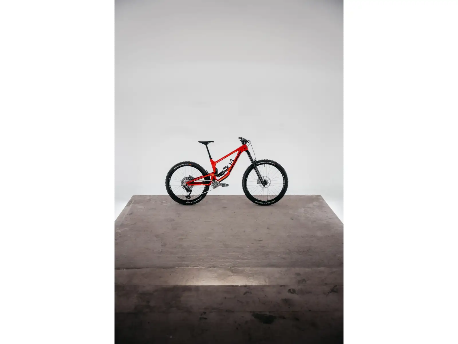 Nukeproof Giga Carbon Pro 290 T-GX vollgefedertes Fahrrad Red