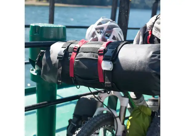 Blackburn Outpost HB Roll wasserdichte Lenkertasche.