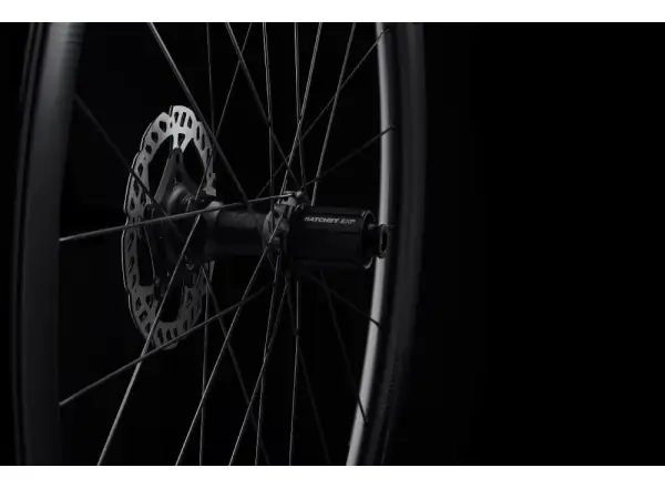 FFWD RYOT77 DT240 2:1 EXP Straßenrad Laufräder Drahtreifen Mattschwarz Nuss Sram XDR