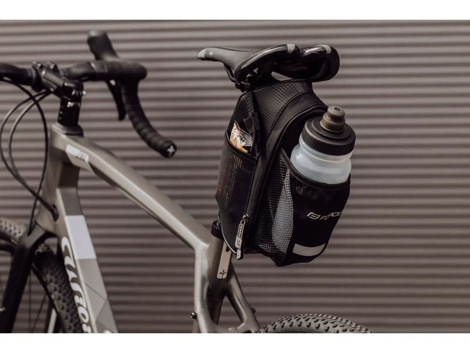 Force Fuse Satteltasche 1,2 l + Netzhalter 0,5 l Schwarz
