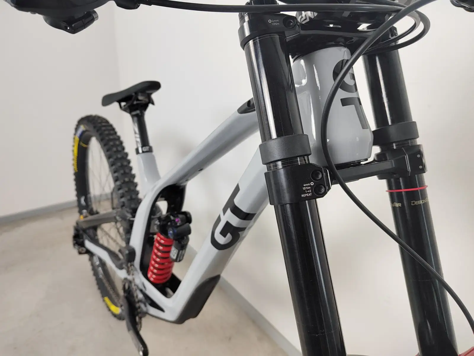 GT Fury Custom Downhill-Bike Größe M.