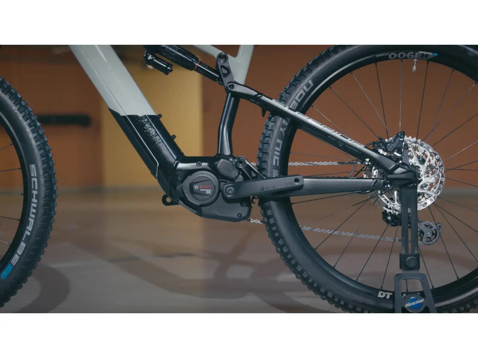 Superior eXF 9039 B Fully Suspended E-Bike Gloss Chrome/Matte Black