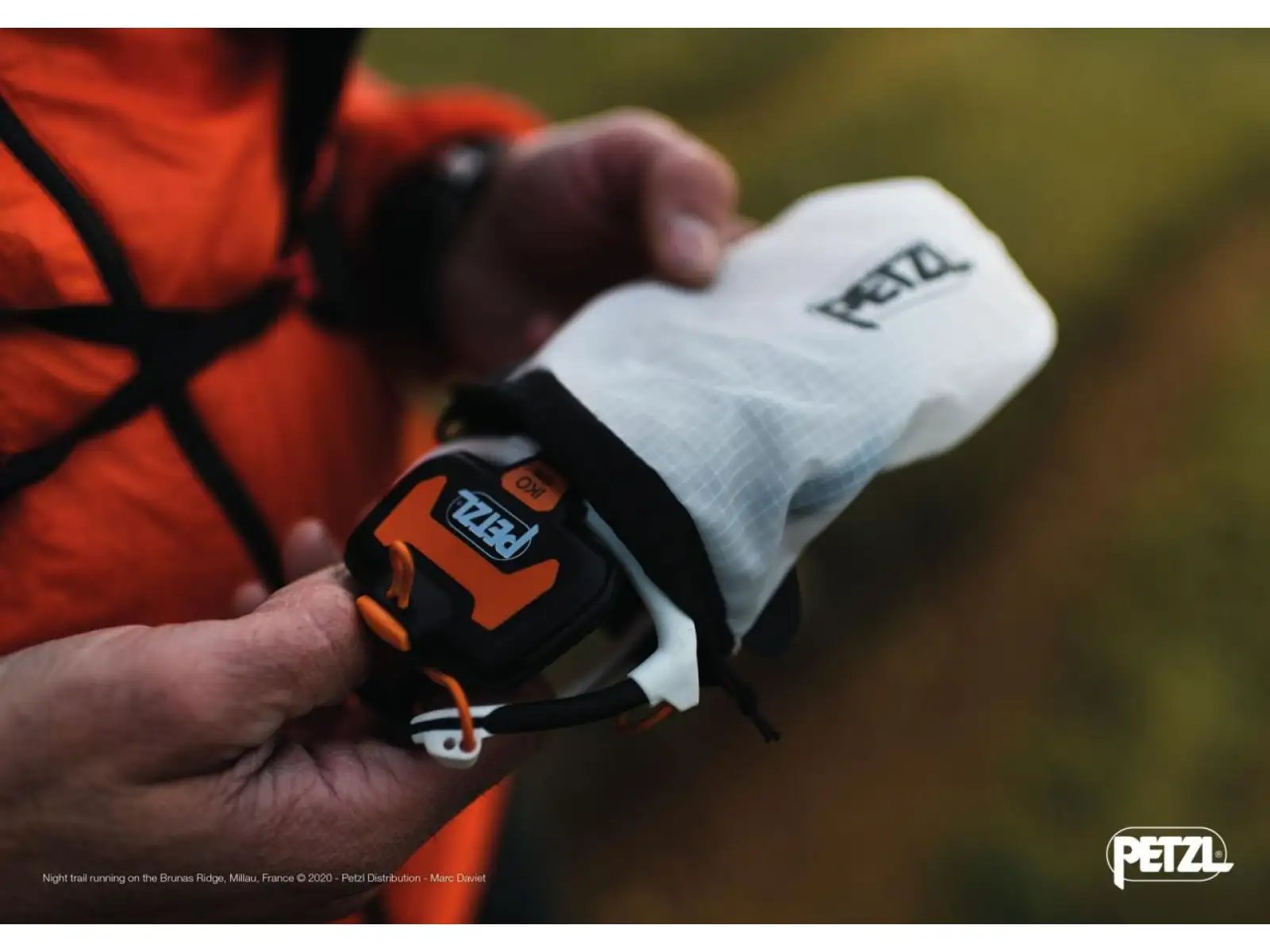 Petzl IKO Core wiederaufladbare Stirnlampe Schwarz