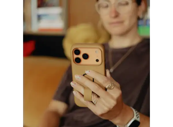 Peak Design Everyday Clarino Loop Hülle iPhone 17 Pro Max Tan