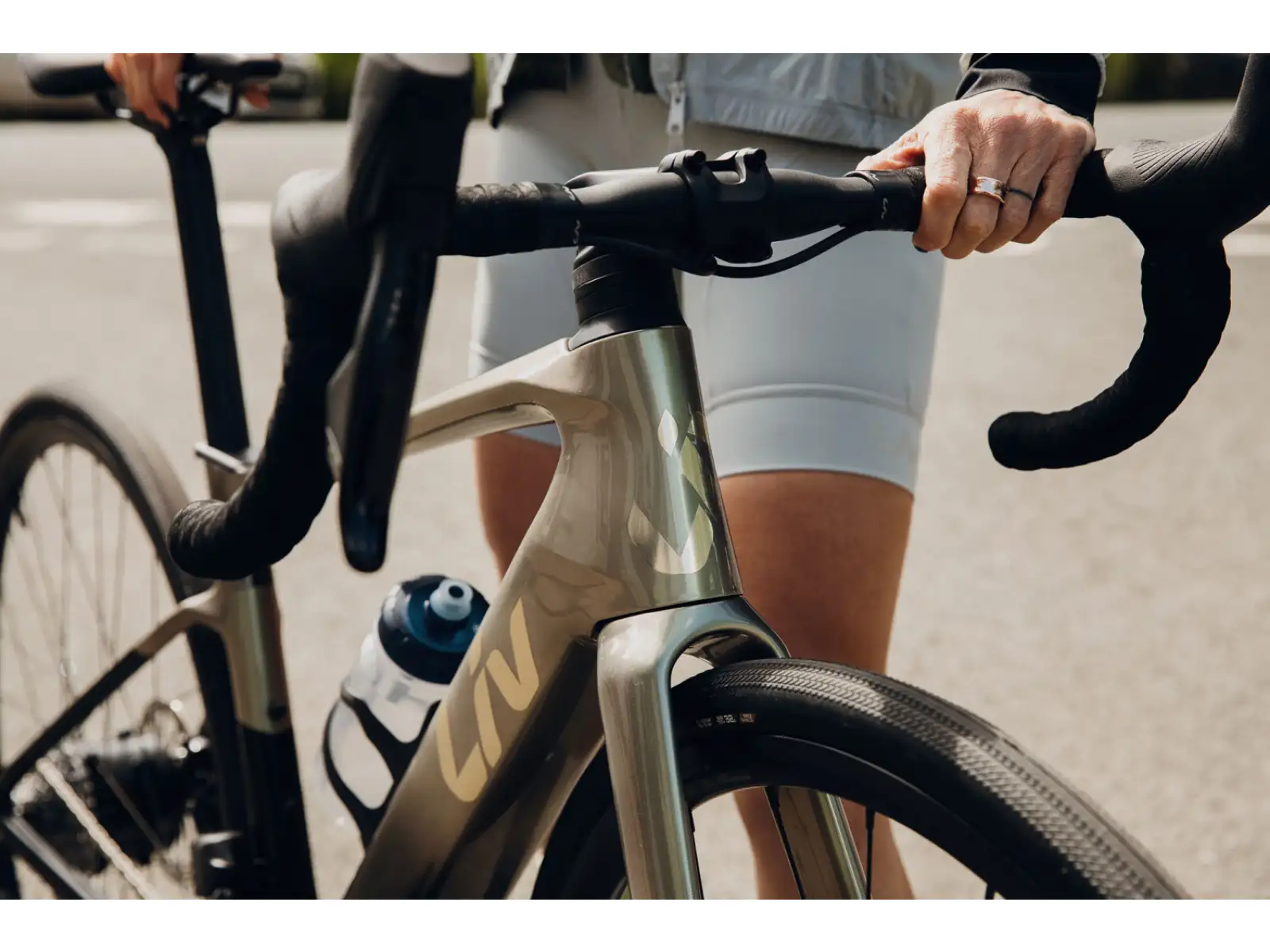 Liv Avail Advanced E+ Elite 2 Straßen E-Bike Golden Haze