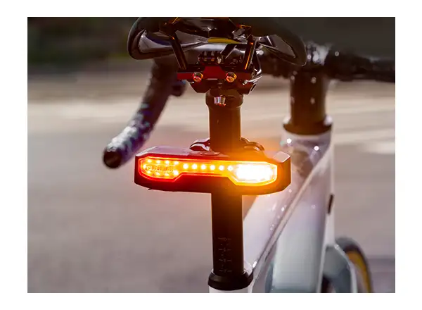 Ravemen NT101 Rücklicht mit Blinker
