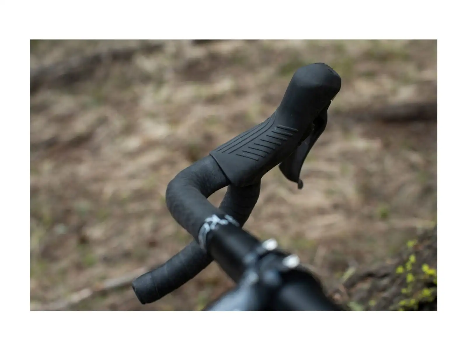 Shimano GRX ST-RX400 / BR-RX400 2-fach Schalt-/Bremsgriff + Vorderer Flat Mount Bremssattel Polymer-Beläge mit Kühlung