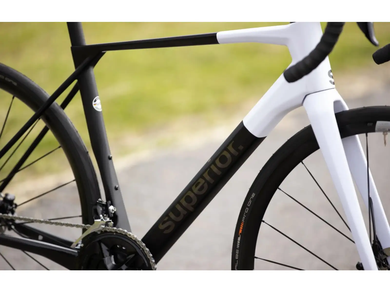 Superior X-Road 9.3 GF Rennrad matte Carbon/Weiß.