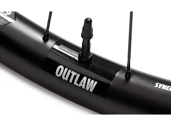 FFWD OUTLAW Carbon Boost 30 mm 29" Laufräder in Mattschwarz