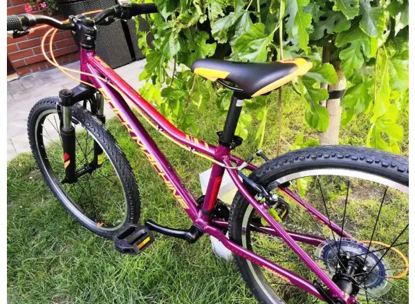Rock Machine Catherine 24 VB Mountainbike in Gloss Crimson/Orange/Crimson.