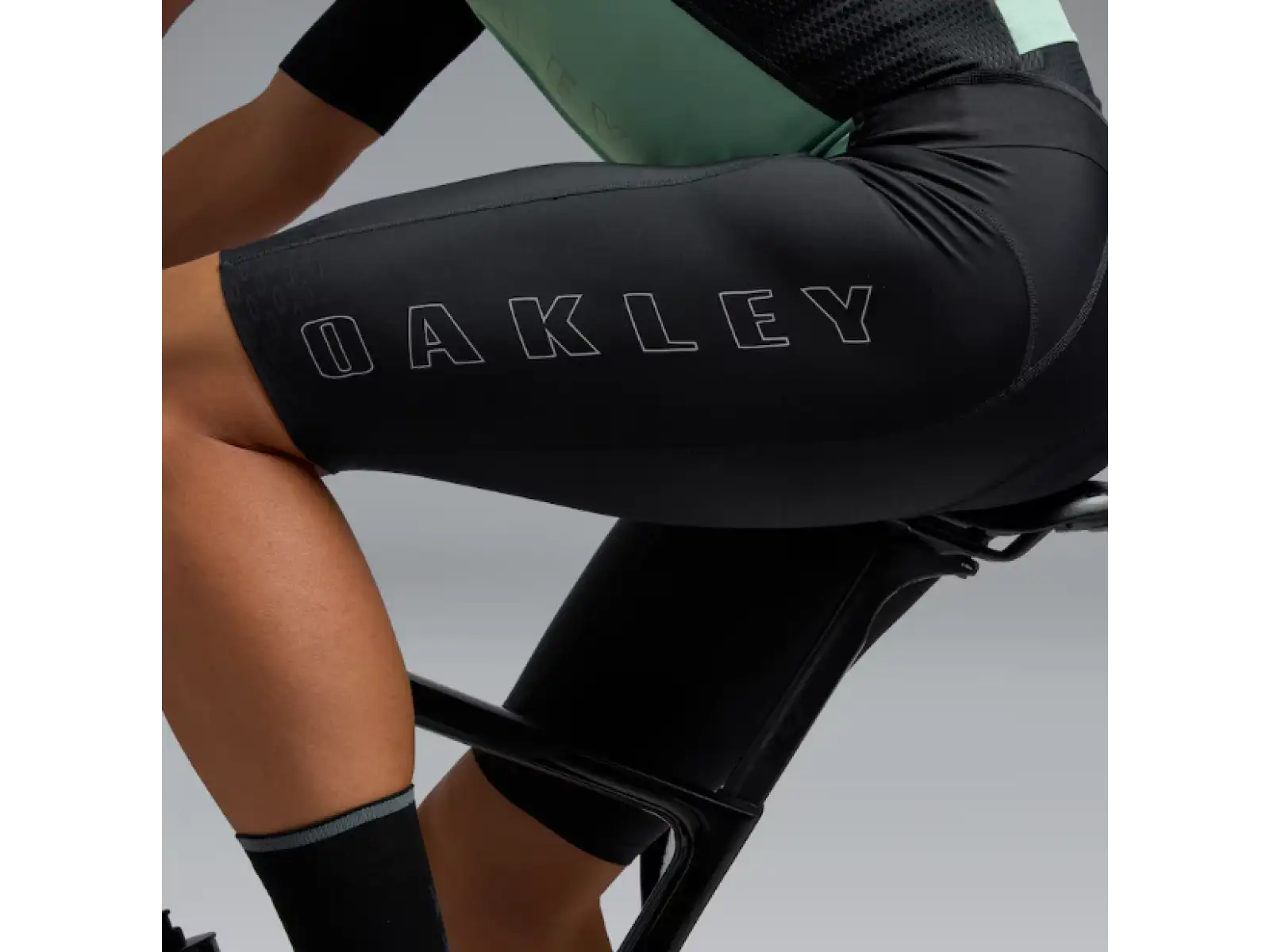 Oakley Endurance Herren-Shorts mit Einsatz und Trägern Pitch Black