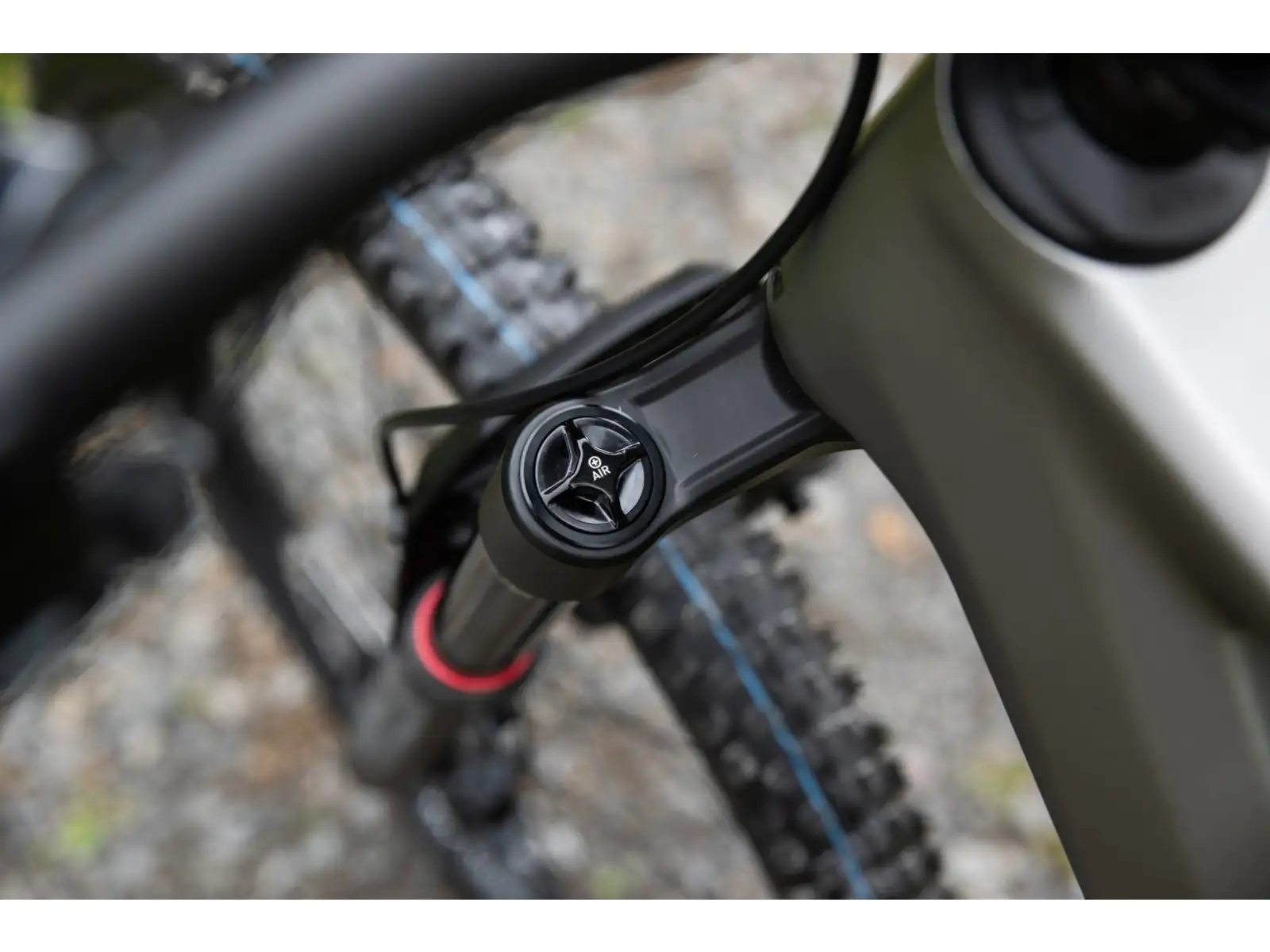Superior iXF 9.7 vollgefedertes E-Bike Gloss Chrome / Matte