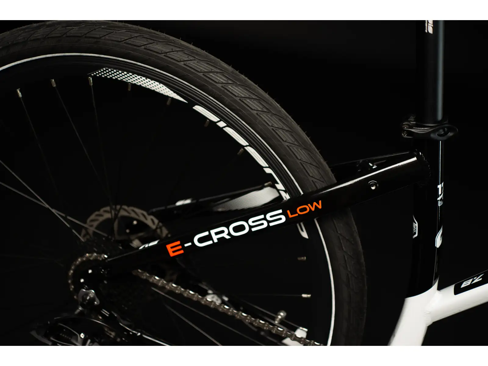 Crussis e-Cross low 7.8-M ist ein Elektro-Mountainbike.
