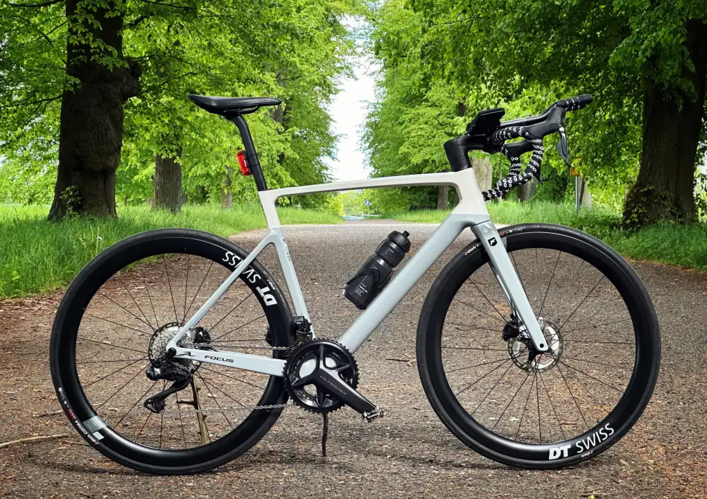 Rezension: Focus Izalco MAX 9.8 Di – ein Fahrrad, das nach Geschwindigkeit verlangt