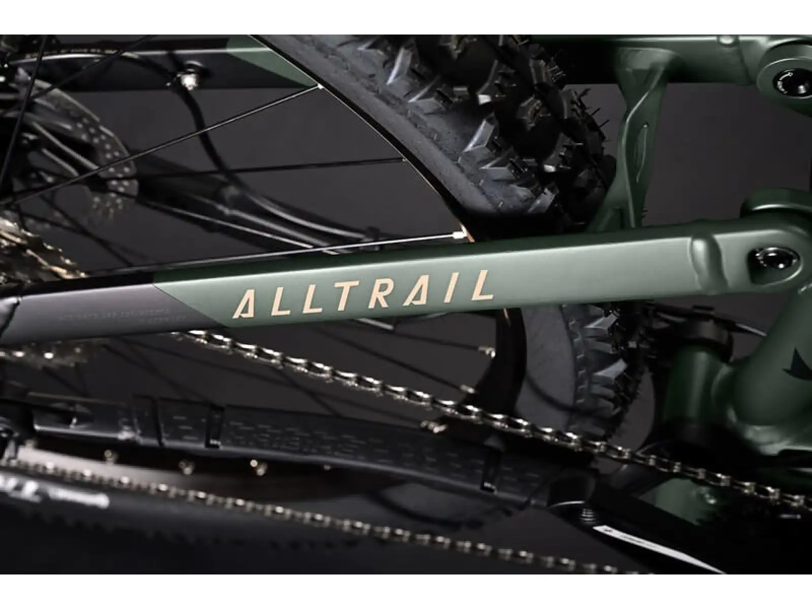 Haibike Alltrail 4 in mattem Grün/Gold Blau, vollgefedertes E-Bike