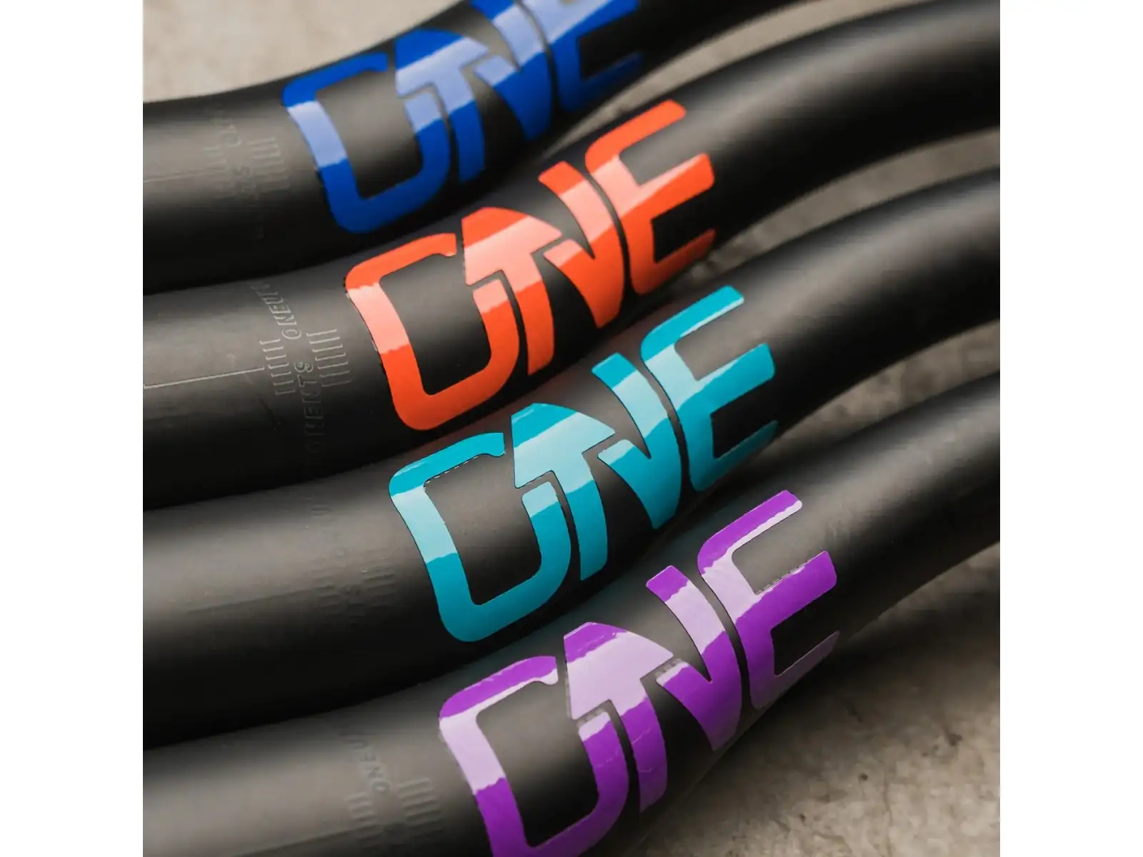 OneUp Lenker V1 Carbon - 35/800 mm Hub 35 mm Schwarz