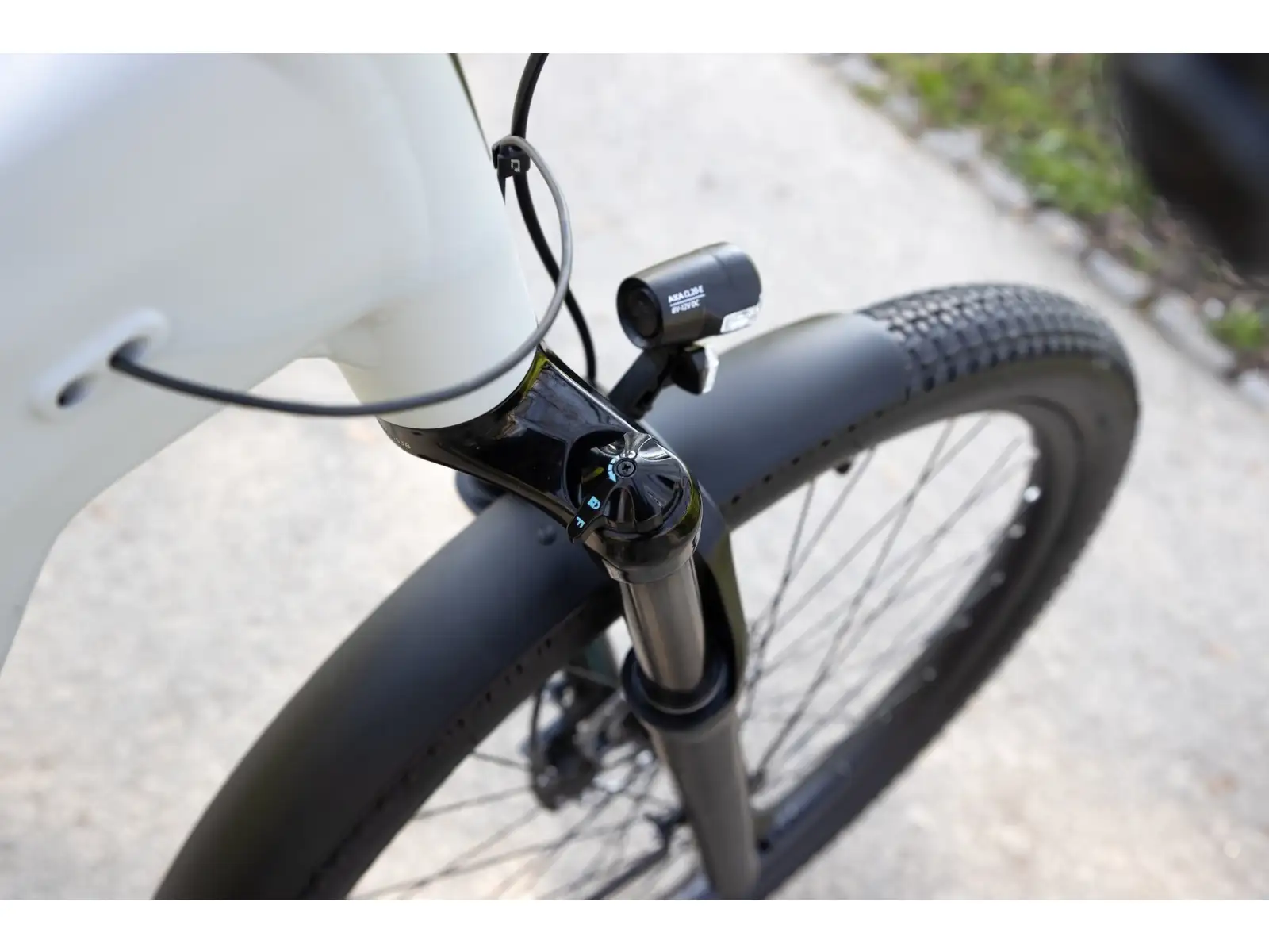Rock Machine eRokk B70T Elektrofahrrad mit tiefem Einstieg – Matte Limerock Grey