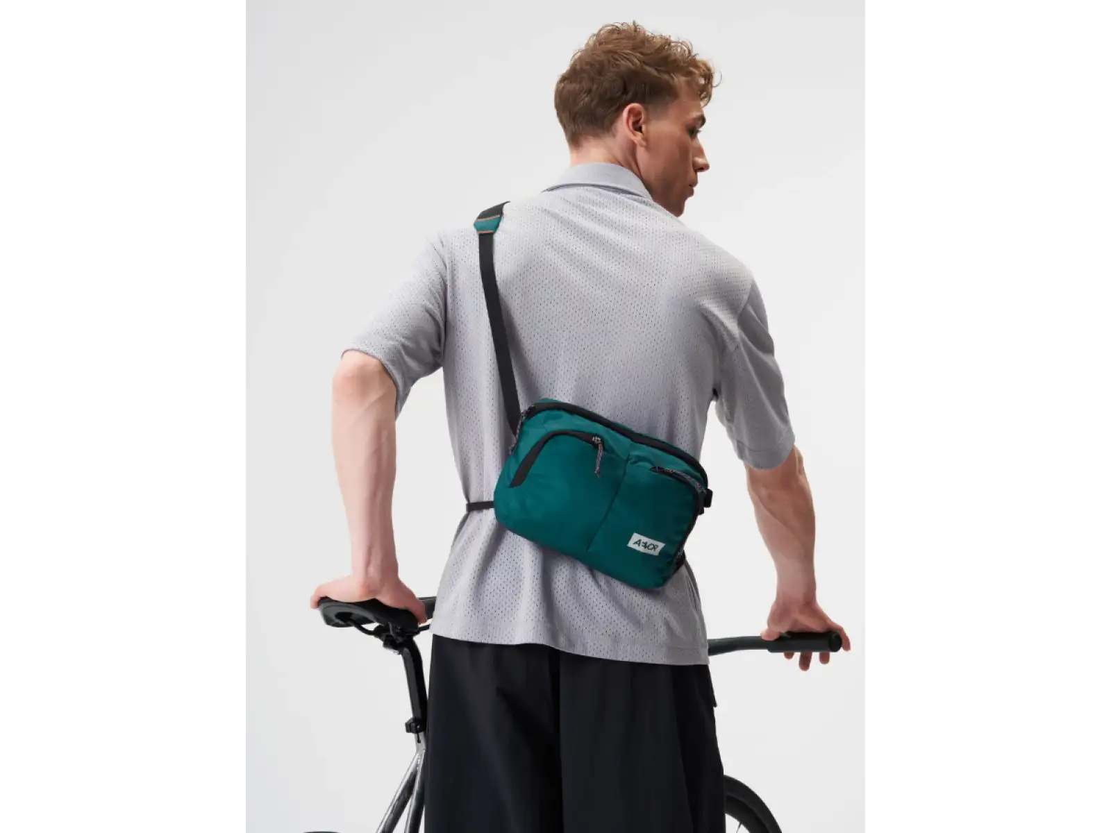 Aevor Sacoche Bag Umhängetasche 4 l Evergreen