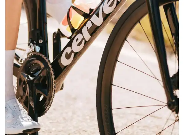 Cervélo Caledonia 105 Di2 Rennrad Carmine