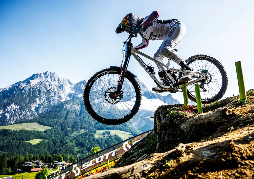 RockShox neuer offizieller Partner der WHOOP UCI Mountain Bike World Series