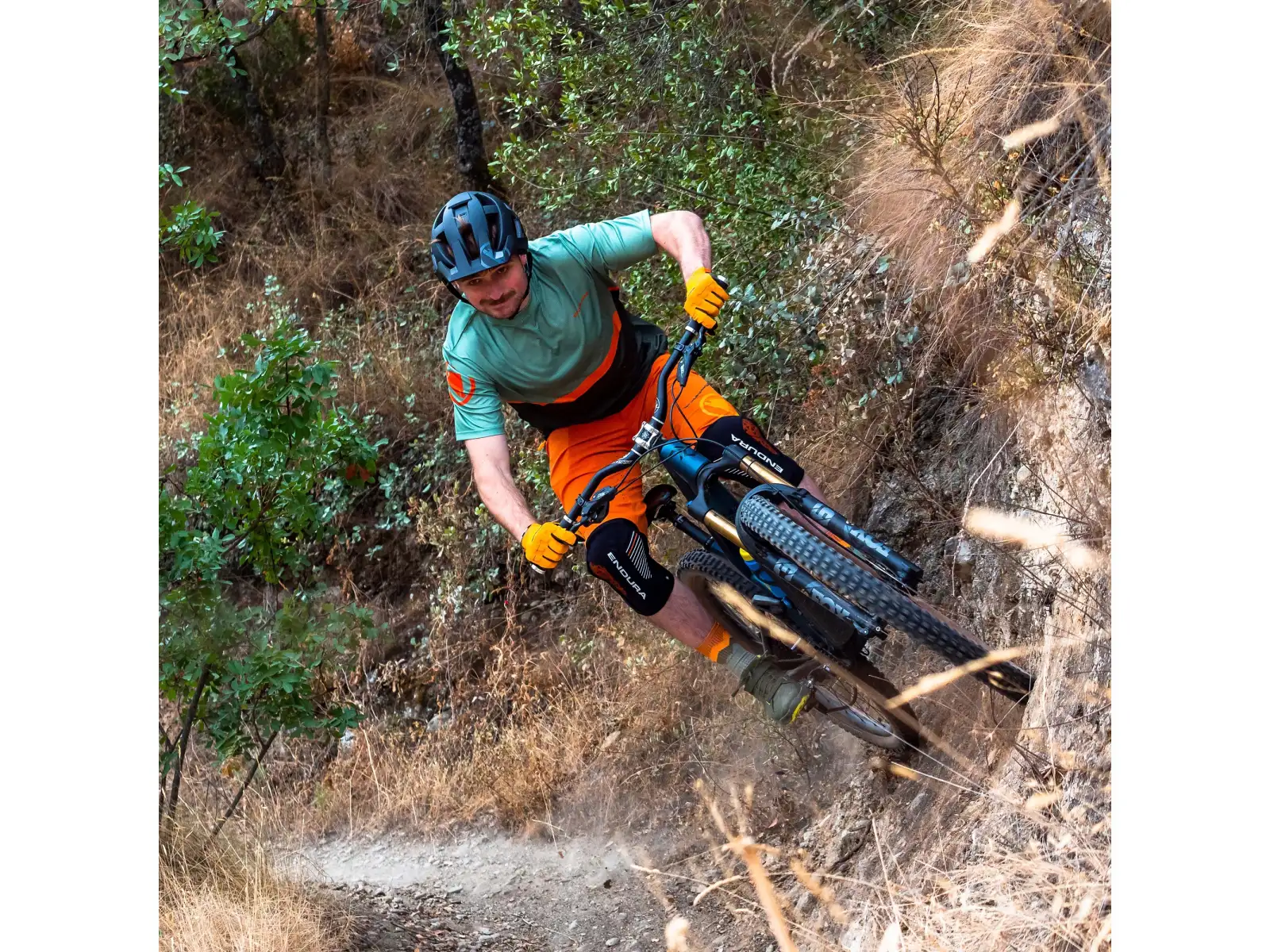 Endura SingleTrack Lite Short Fit Herren-Shorts Orange Harvest