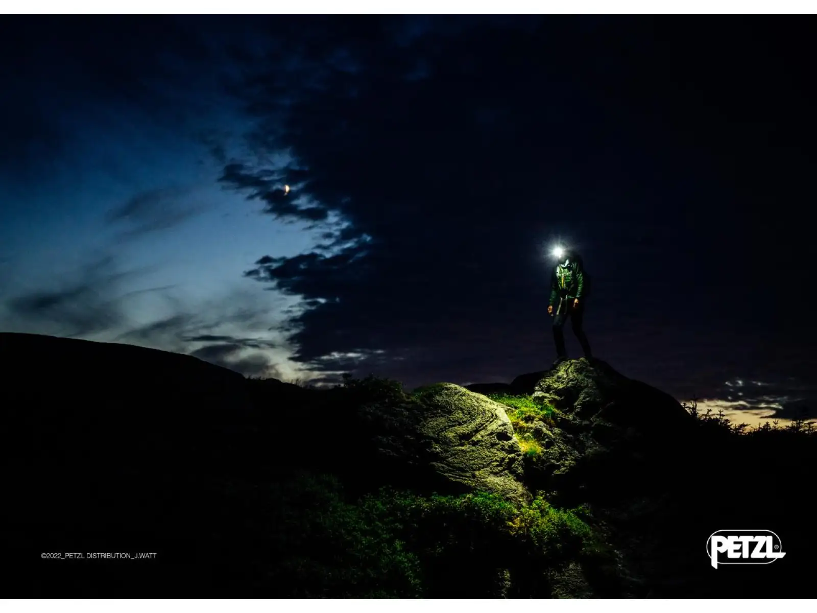 Petzl Actik Core Stirnlampe Grau.