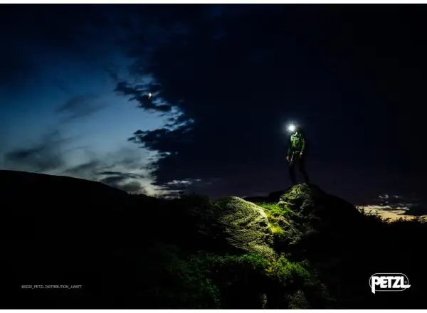 Petzl Actik Core Stirnlampe Grau.