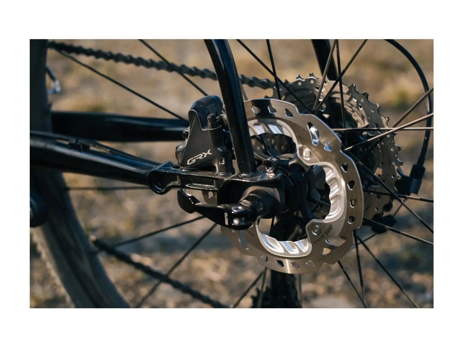 Shimano GRX ST-RX400 / BR-RX400 10-fach Schalt-/Bremsgriff + Hinterer Flat Mount Bremssattel Polymer-Beläge mit Kühlung