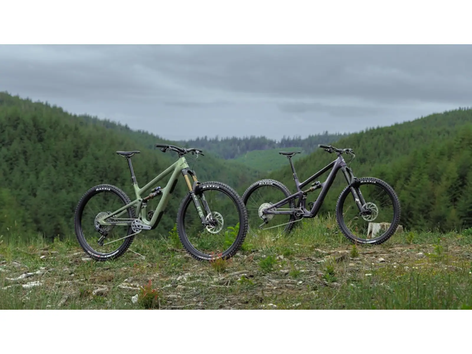 Ibis Ripmo V3 Deore Mountainbike Heckleberry Purple.