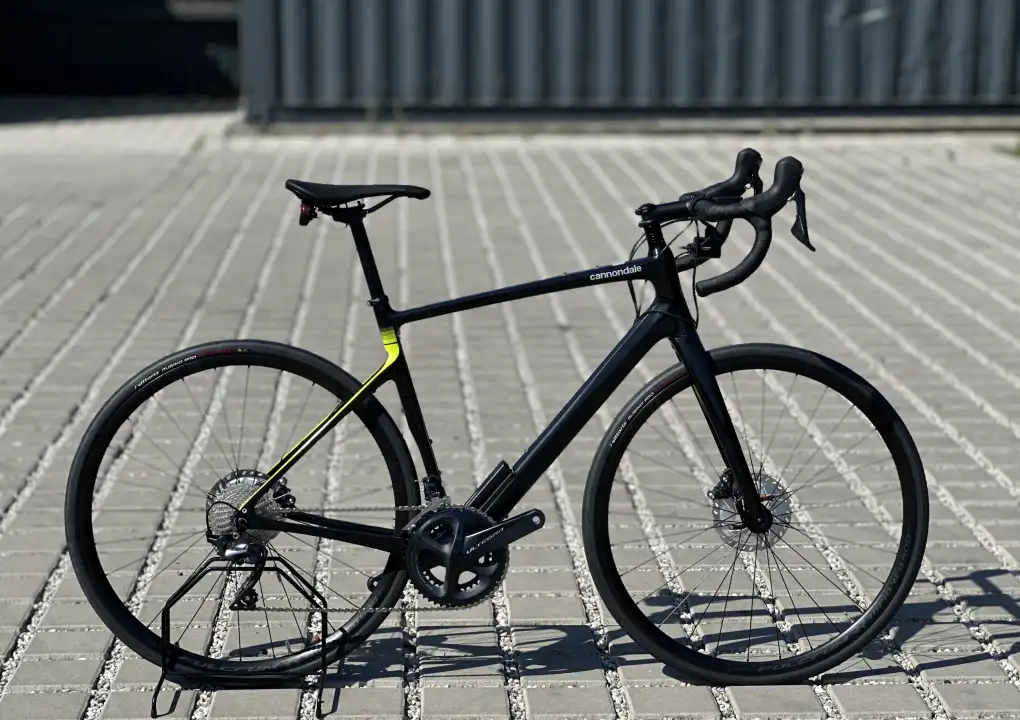 Vielseitiges Endurance-Straßenrad Cannondale Synapse Carbon 3 (2022)