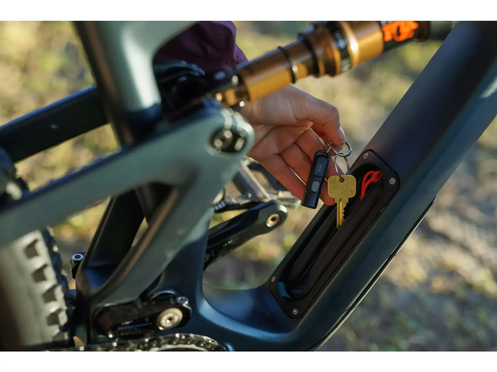 Ibis Ripley V5 Deore Mountainbike in Blue Hour.