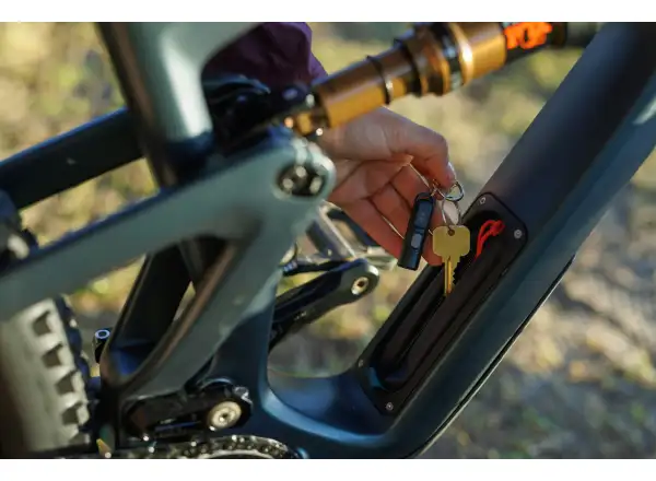 Ibis Ripley V5 Deore Mountainbike in Blue Hour.