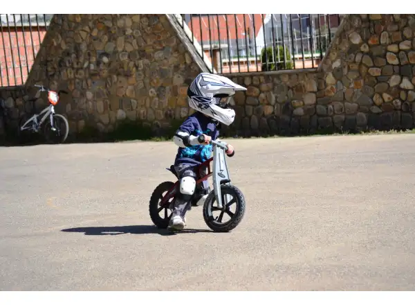 First Bike Street Kinderlaufrad rot