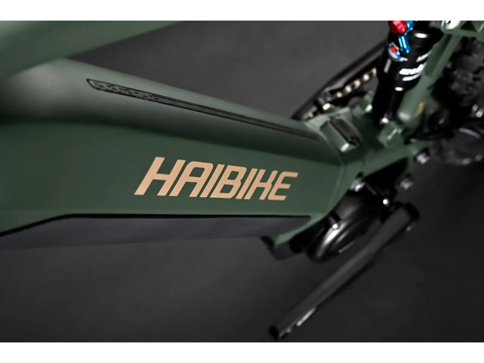 Haibike Alltrail 4 in mattem Grün/Gold Blau, vollgefedertes E-Bike