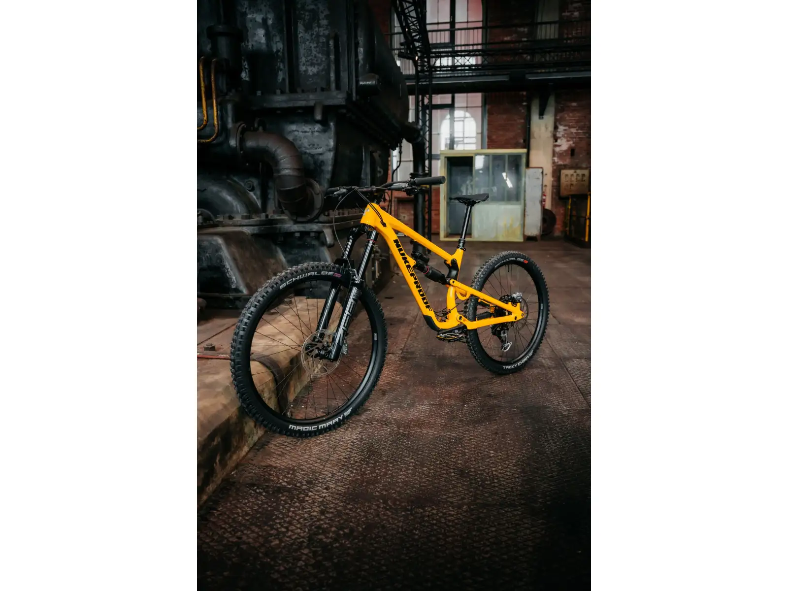 Nukeproof Mega 297 Pro Alloy Eagle 90 vollgefedertes Fahrrad Yellow