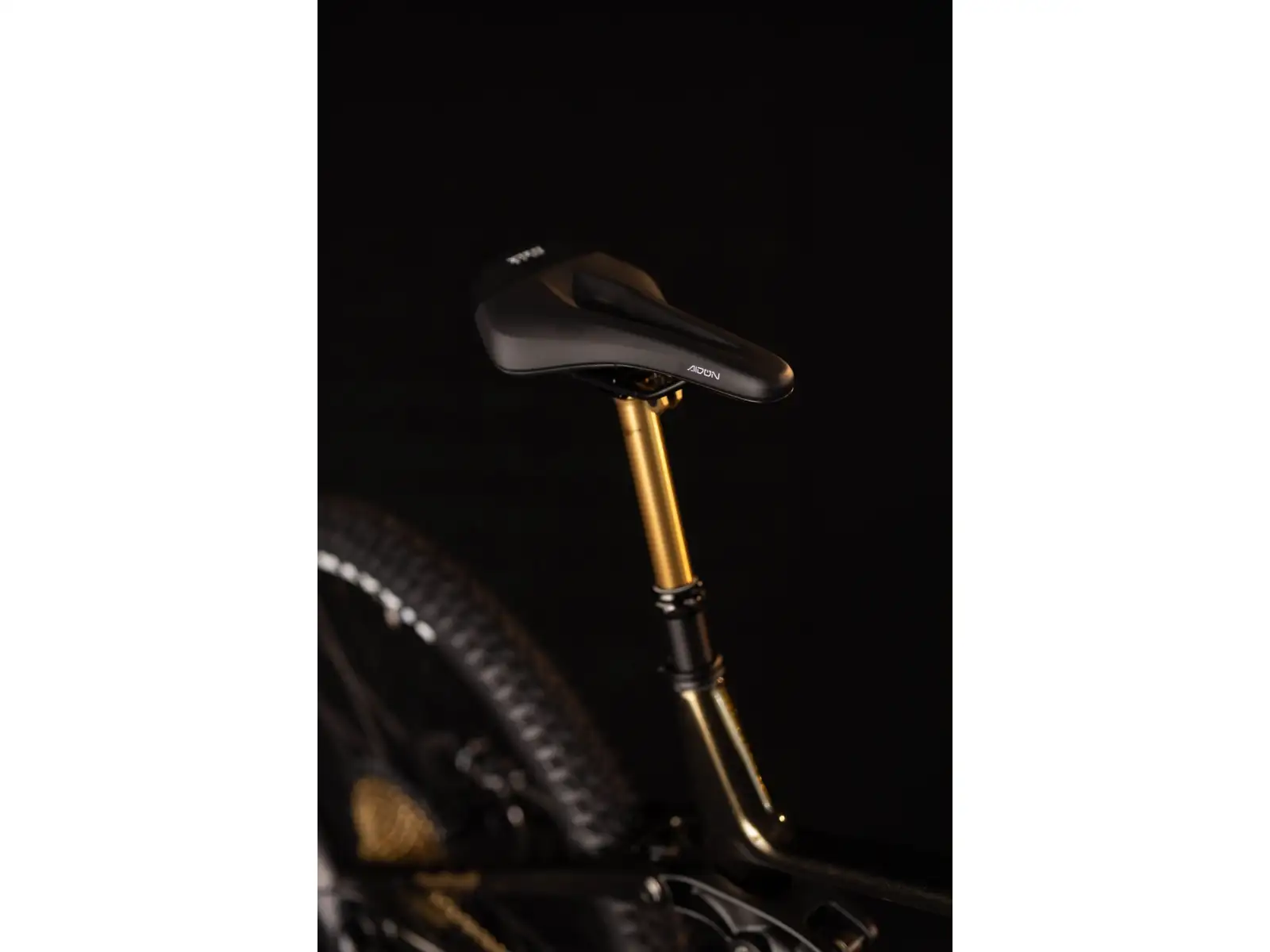 Crussis Legend 68 vollgefedertes Elektrofahrrad.