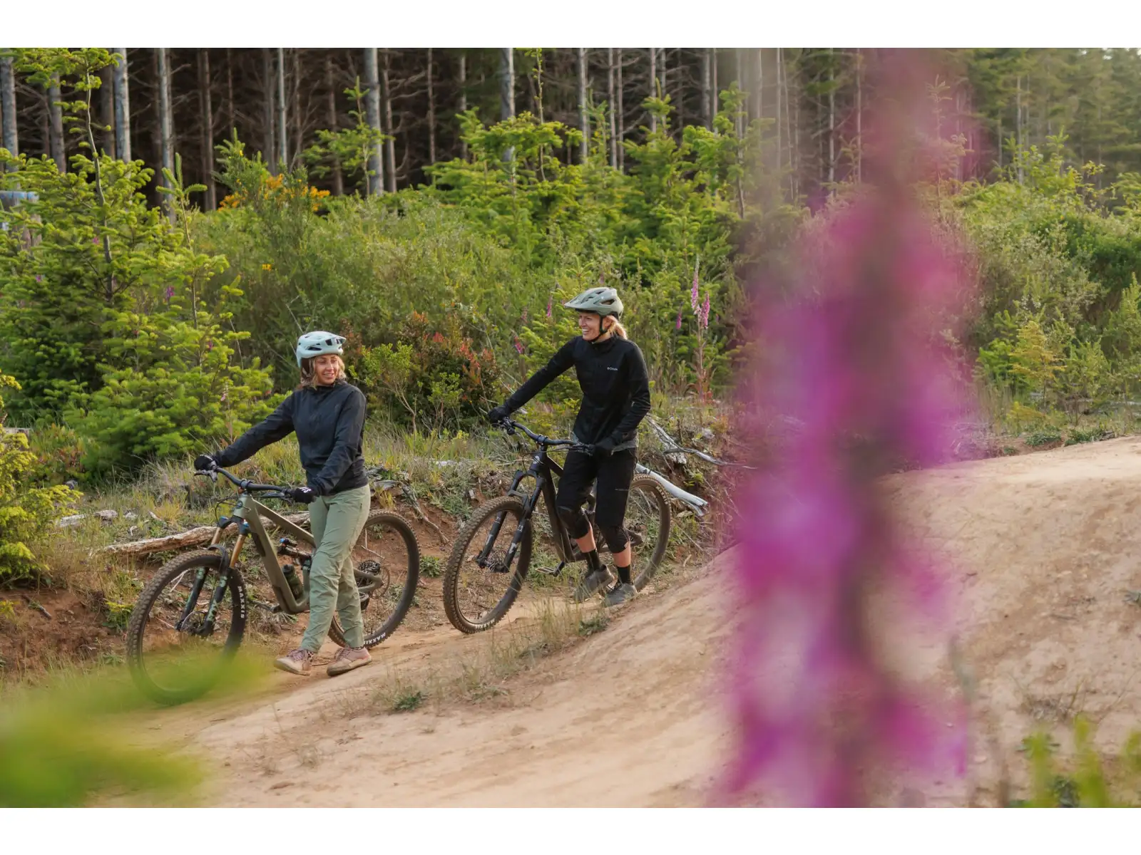Ibis Ripmo V3 Deore Mountainbike Heckleberry Purple.