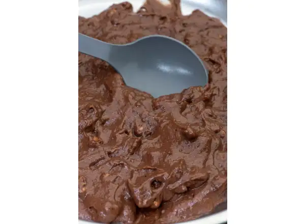 Dehydriertes Essen Schokoladenmousse mit Granola und Kirschen 97 g