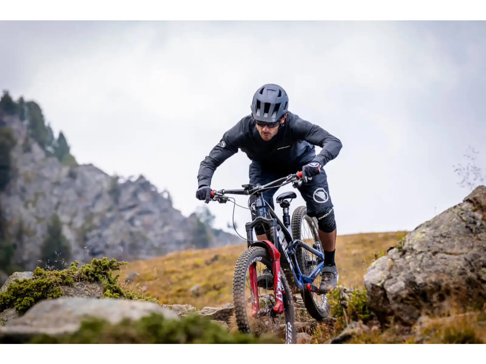 Endura Hummvee Plus MTB Helm Electric Blue