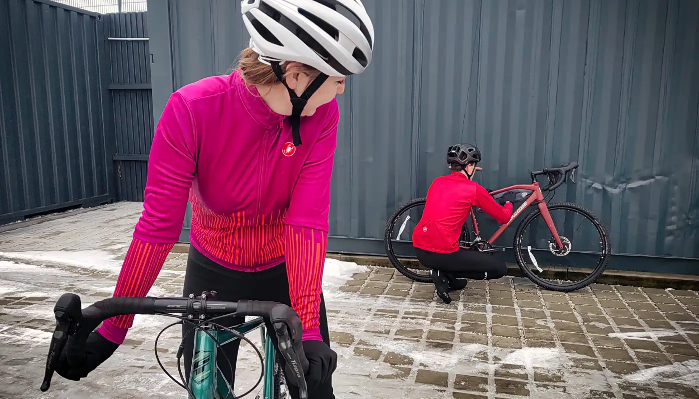 Wie zieht man sich im Winter fürs Fahrradfahren an?