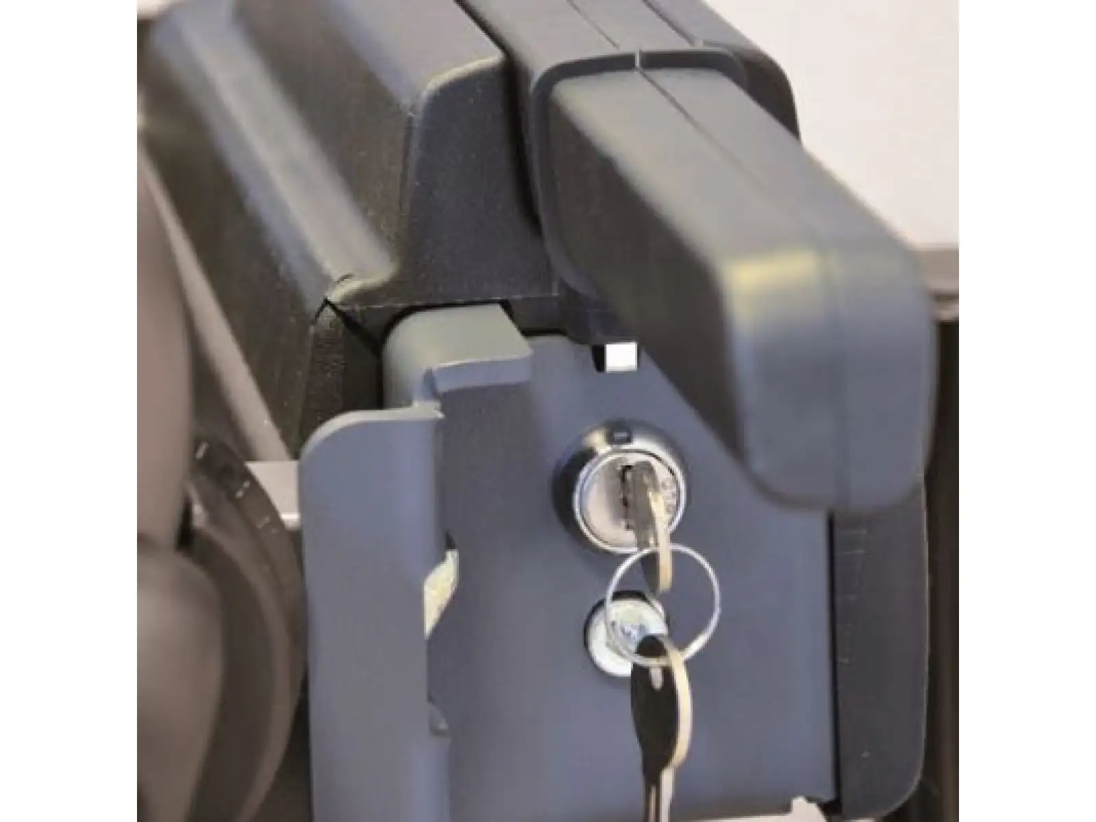 Peruzzo Pure Instinct Träger für die Anhängerkupplung für 4 Fahrräder