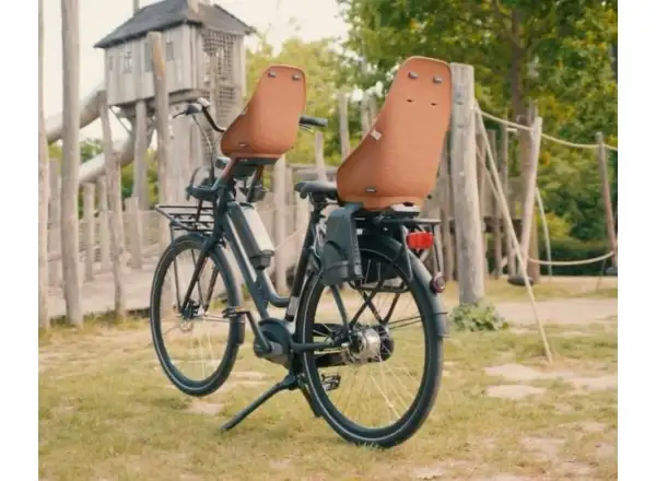 Kindersitz Urban Iki BIO vorne mit Adapter Haniwa Braun/Bincho Schwarz