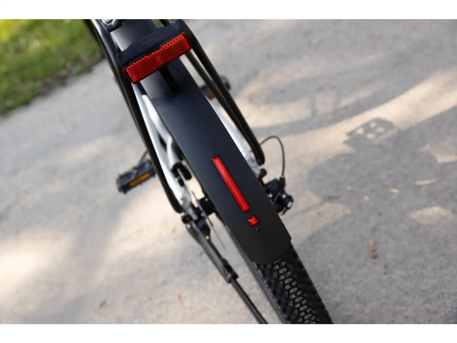 Rock Machine eRokk B70T Elektrofahrrad mit tiefem Einstieg – Matte Limerock Grey