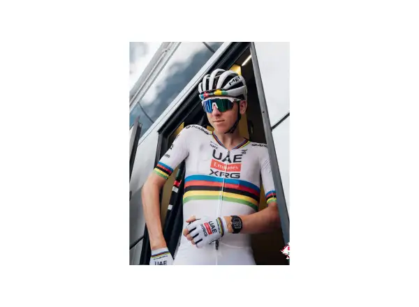 MET Trenta 3K Carbon Rennradhelm Rainbow Limited Edition