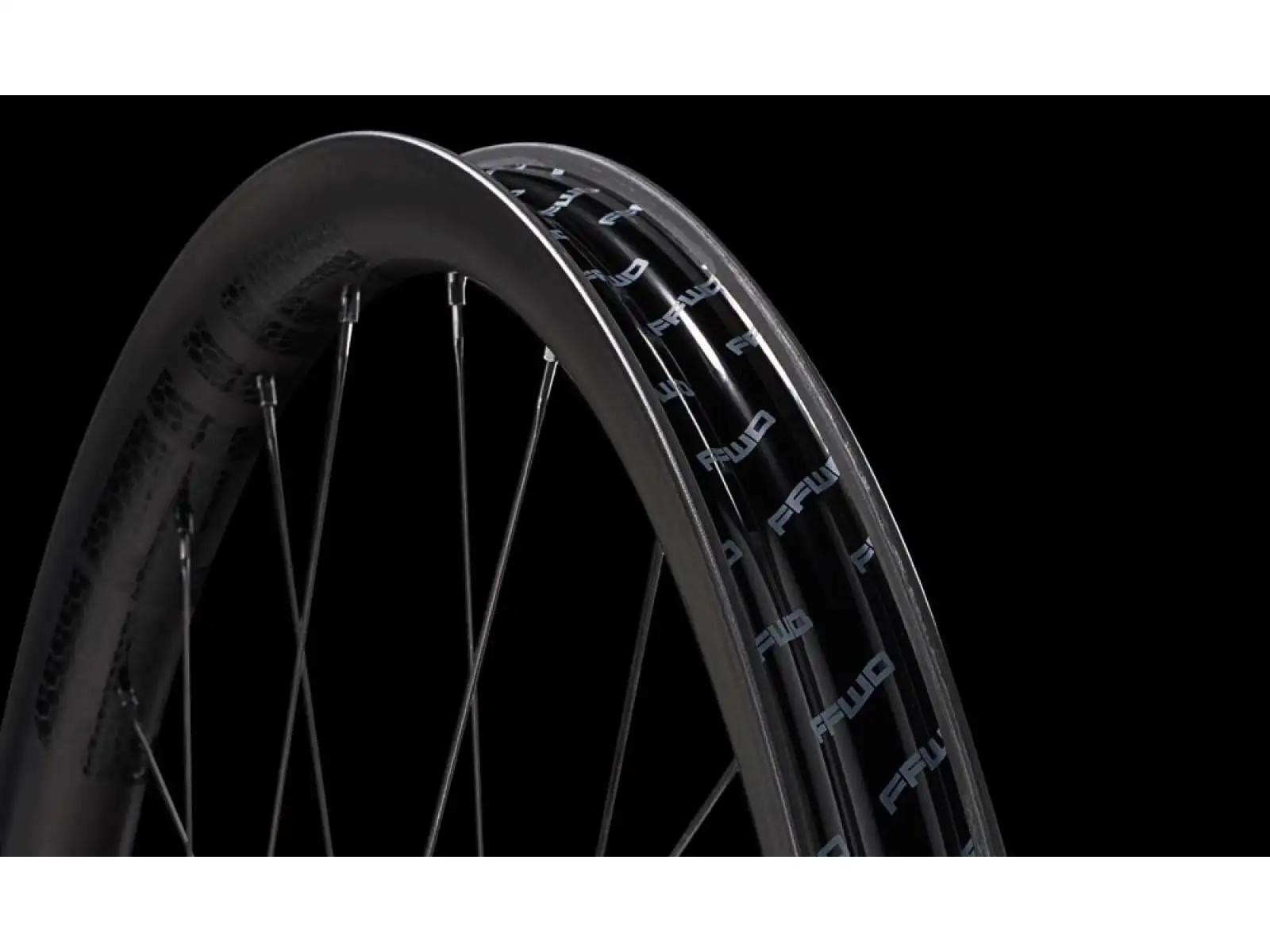 FFWD OUTLAW Carbon Boost 30 mm 29" Laufräder in Mattschwarz