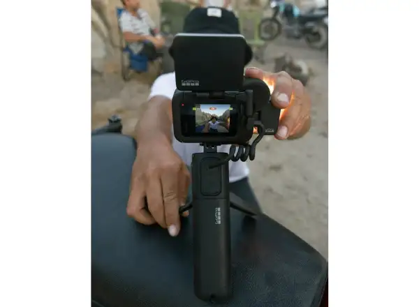 GoPro HERO12 Black Creator Edition Action-Kamera + Thermobecher.