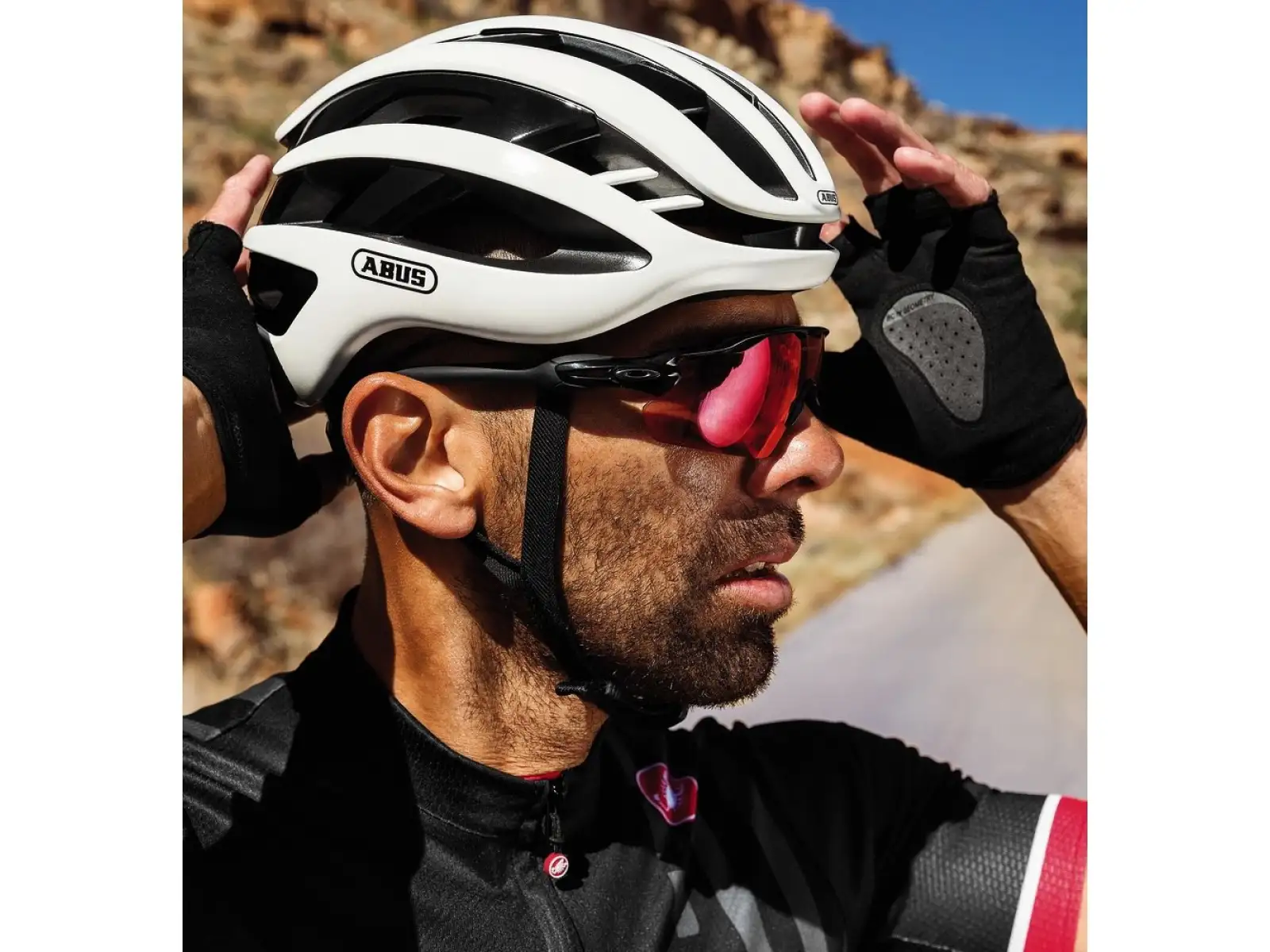 Abus AirBreaker Helm Polar Weiß Glänzend