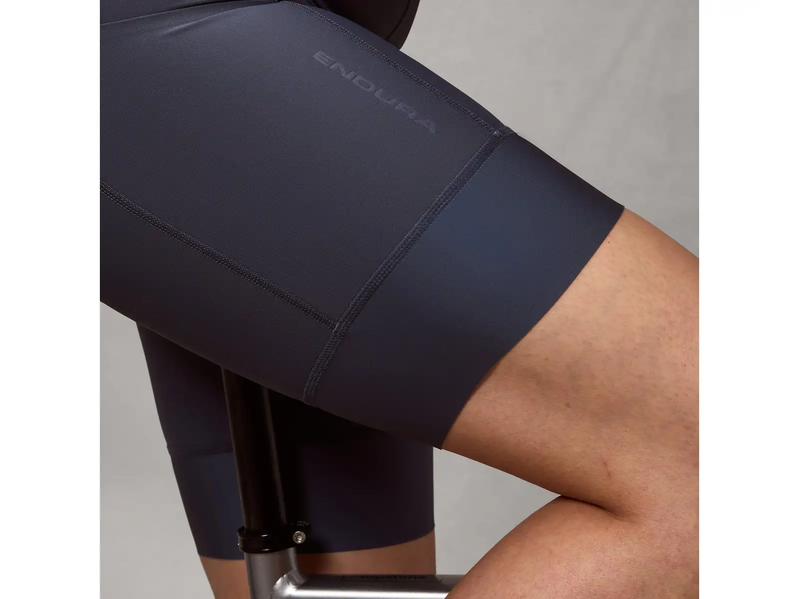 Endura Loop Damen-Shorts mit Polster Carbon Grey