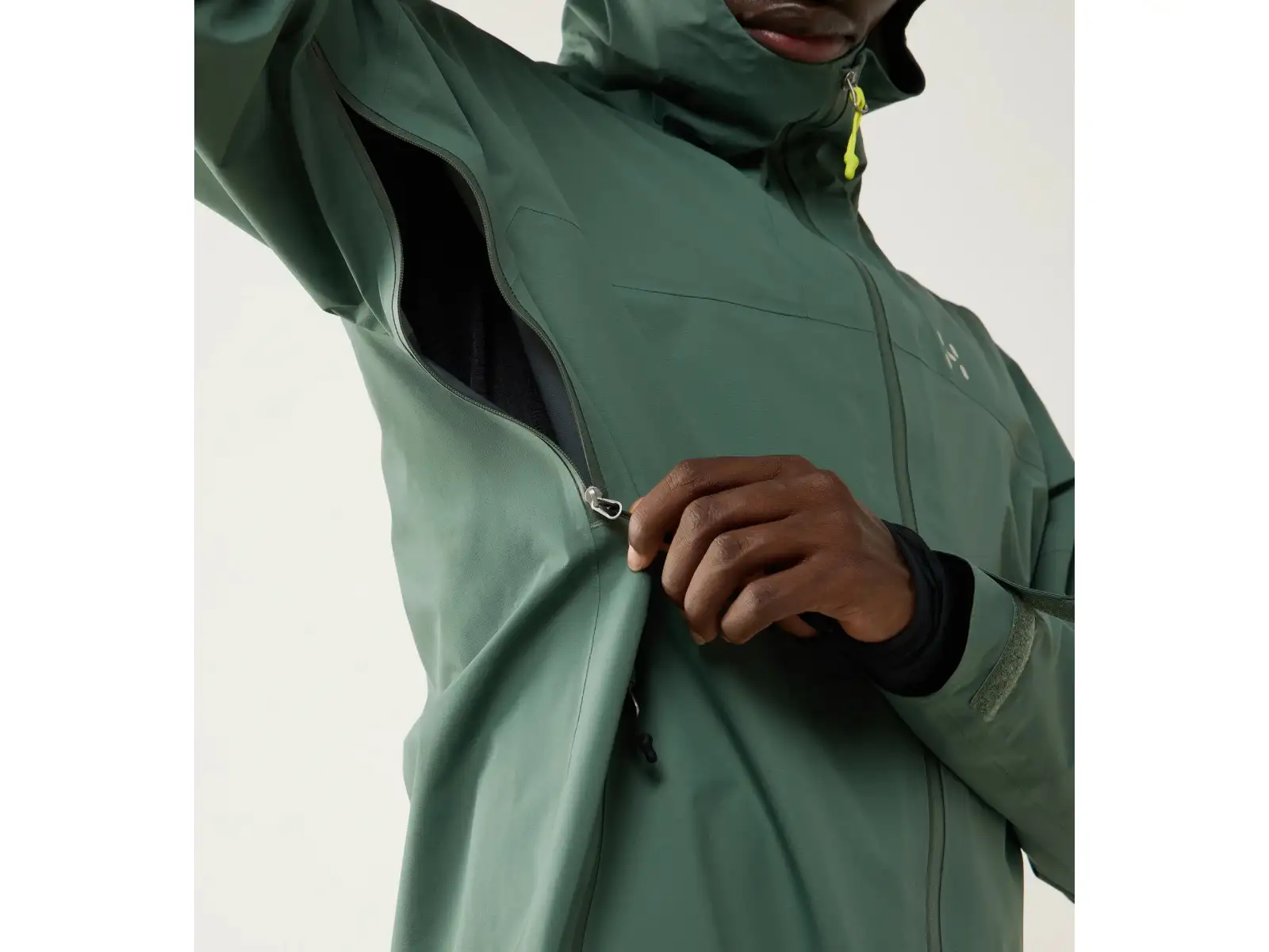 Haglöfs L.I.M AIRAK GTX Herrenjacke Chlorophyll Green